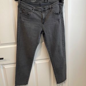 AG cute gray capri jeans with fray